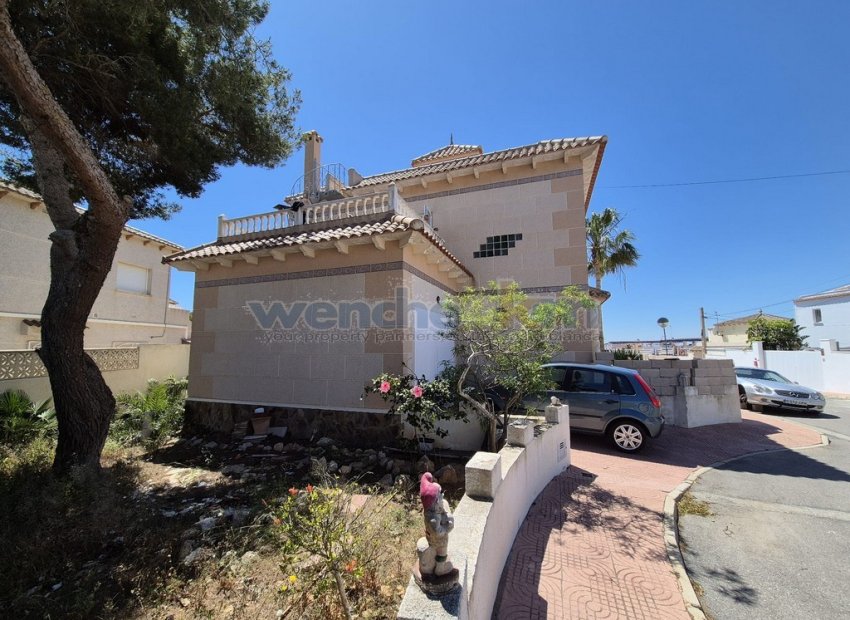 Wiederverkauf - Freistehende Villa -
San Miguel de Salinas