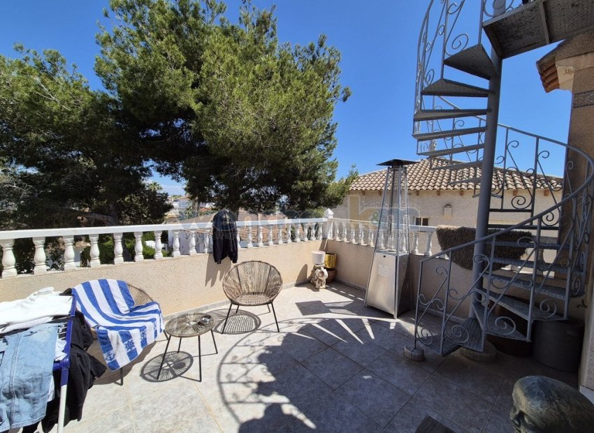 Wiederverkauf - Freistehende Villa -
San Miguel de Salinas