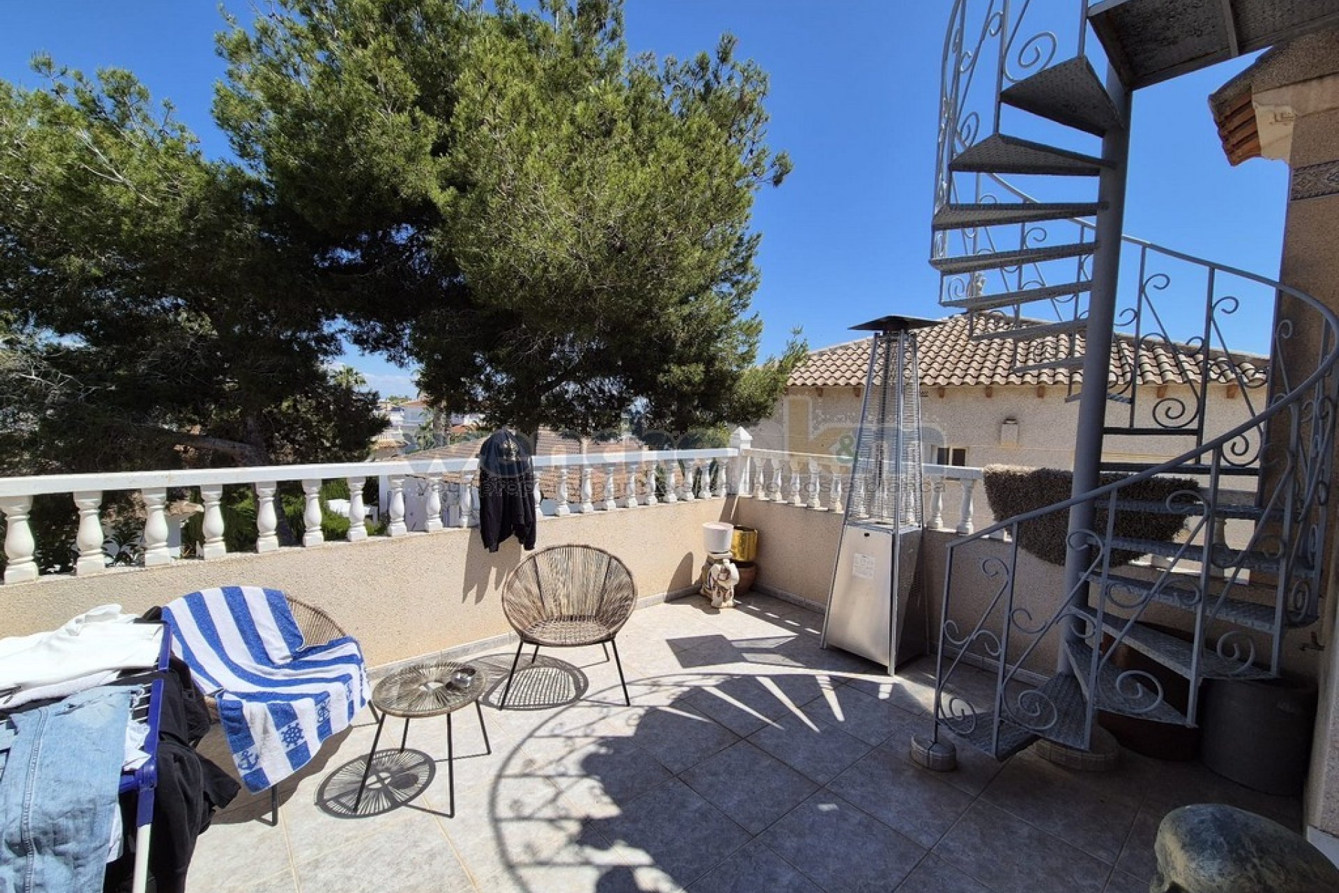 Wiederverkauf - Freistehende Villa -
San Miguel de Salinas