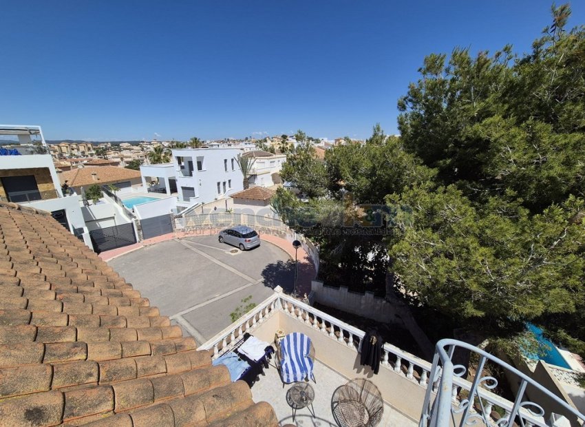 Wiederverkauf - Freistehende Villa -
San Miguel de Salinas