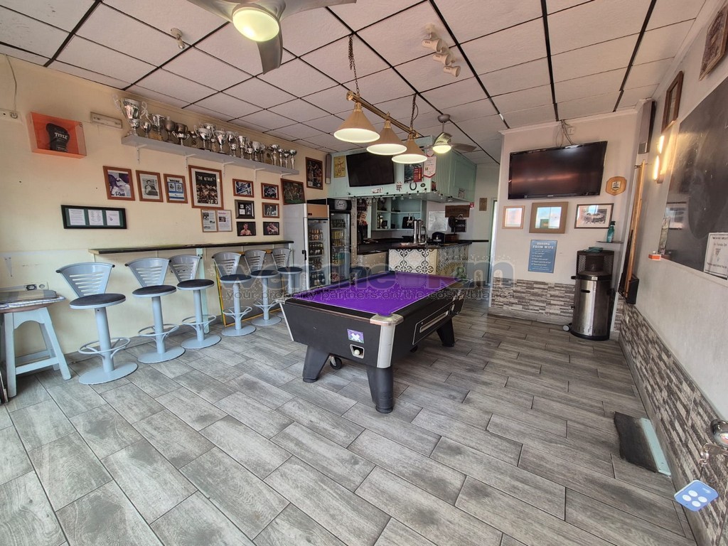 800