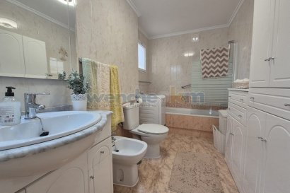 Videresalg - Frittliggende villa -
Orihuela Costa - Los Altos