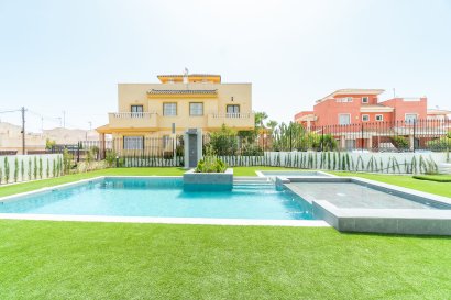 Neue Gebäude - Bungalow-Apartment -
Torrevieja