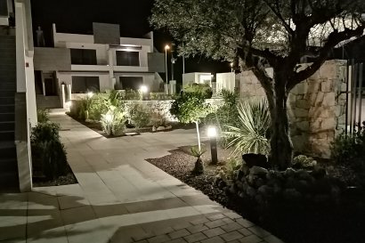 Neue Gebäude - Bungalow-Apartment -
Torrevieja