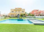 Neue Gebäude - Bungalow-Apartment -
Torrevieja